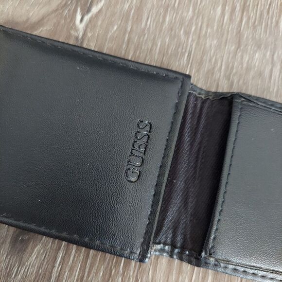Guess Black Bifold Wallet - Picture 4 of 5